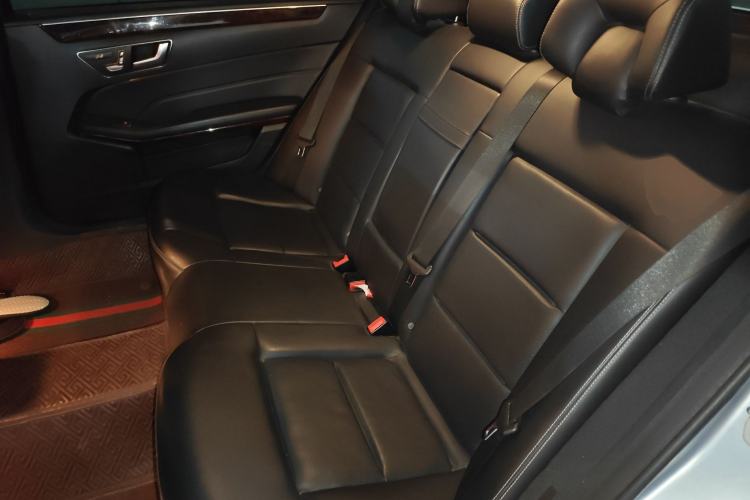 Used Mercedes-Benz E-Class 2014 E 260 L Interior 4