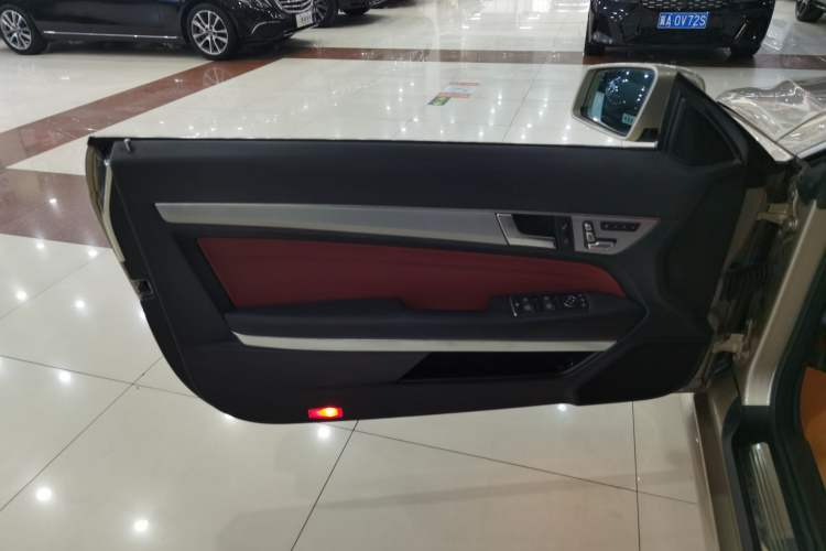 Used Mercedes-Benz E-Class 2014 E 260 Coupe Interior 5