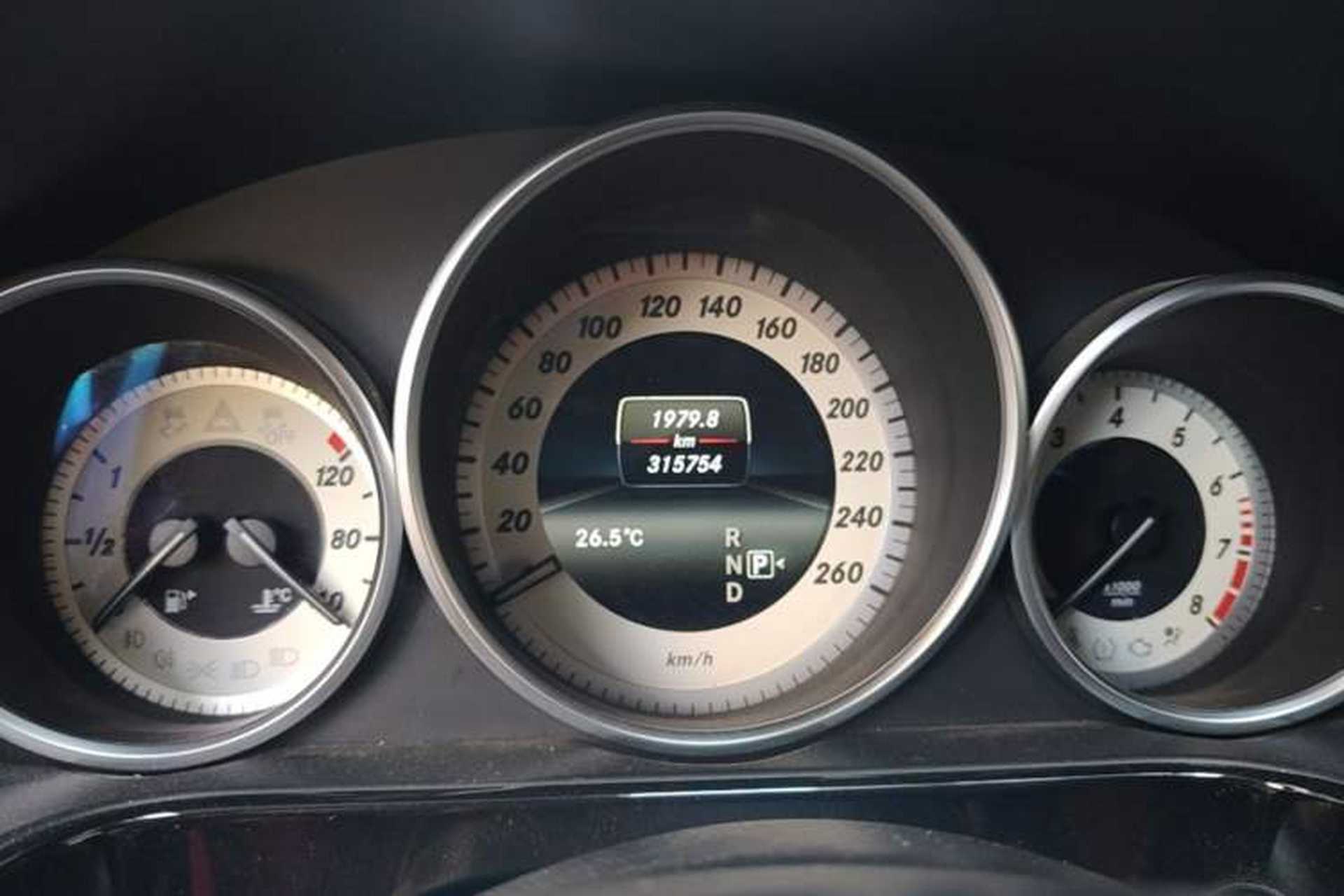 Used Mercedes-Benz E-Class 2014 E 260 L Sport Edition Odometer Close Up