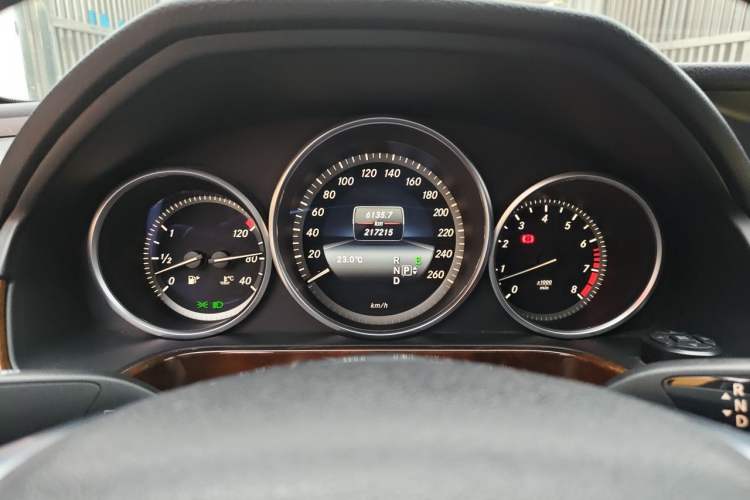 Used Mercedes-Benz E-Class 2014 E 300 L Odometer Close Up