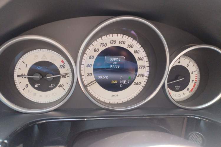 Used Mercedes-Benz E-Class 2014 E 260 L Sport Edition Odometer Close Up