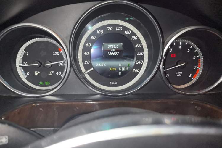 Used Mercedes-Benz E-Class 2014 E 260 L Odometer Close Up