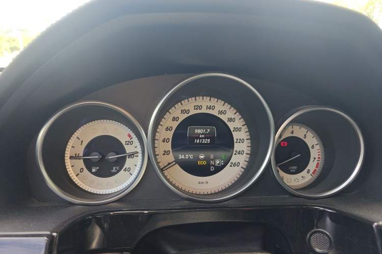 Used Mercedes-Benz E-Class 2014 E 400 L Sport Luxury Edition Odometer Close Up