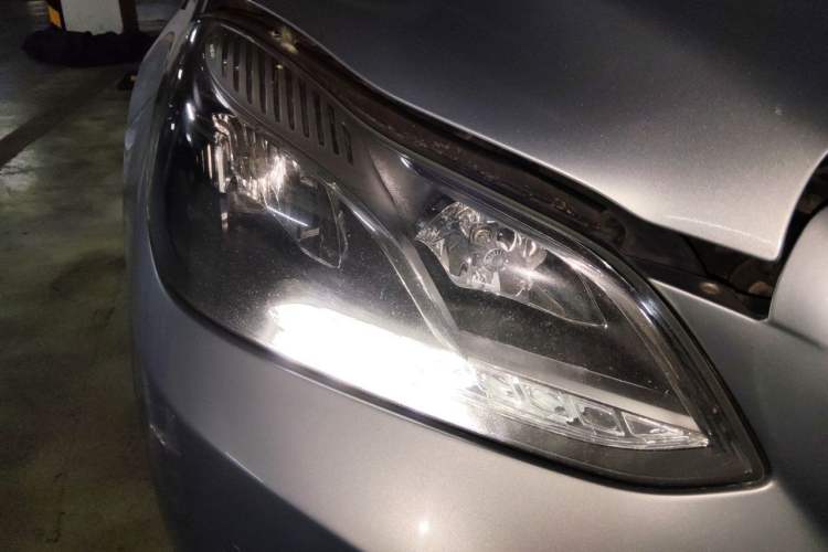 Used Mercedes-Benz E-Class 2014 E 300 L Sport Edition Right Front Headlight
