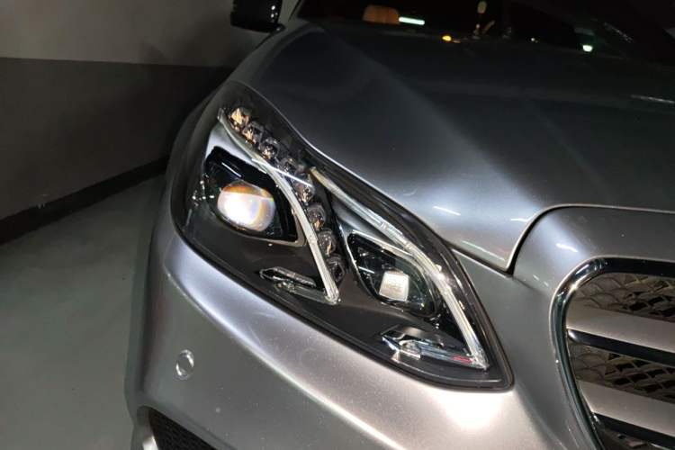 Used Mercedes-Benz E-Class 2014 Revised E 260 L Sport Luxury Edition Right Front Headlight