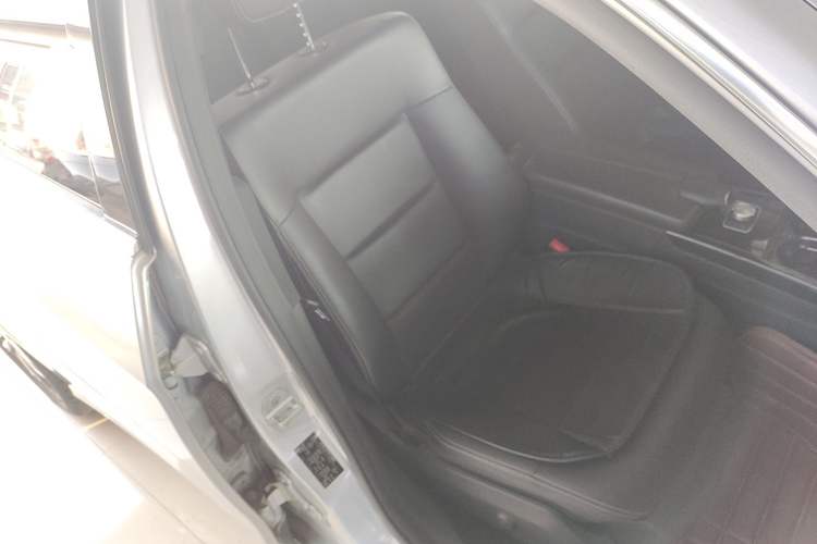 Used Mercedes-Benz E-Class 2014 E 260 L Sport Edition Right Front Seat