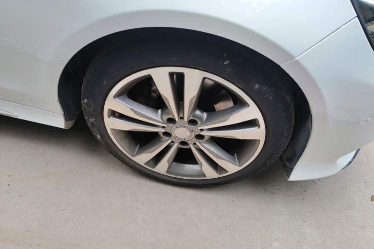 Used Mercedes-Benz E-Class 2014 Restyled E 260 L Sport Edition Right Front Wheel Hub