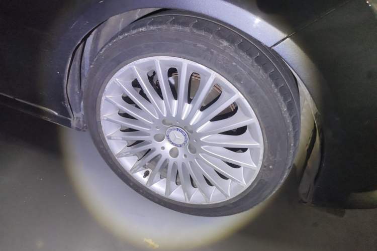 Used Mercedes-Benz E-Class 2014 E 260 L Right Front Wheel Hub