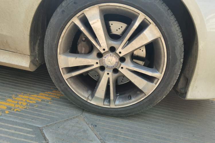 Used Mercedes-Benz E-Class 2014 Restyled E 400 L Sport Luxury Edition Right Front Wheel Hub