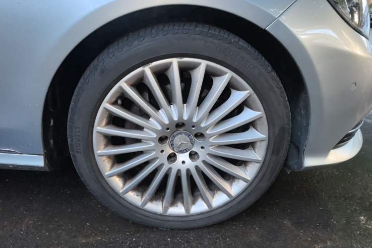 Used Mercedes-Benz E-Class 2014 E 260 L Luxury Model Right Front Wheel Hub