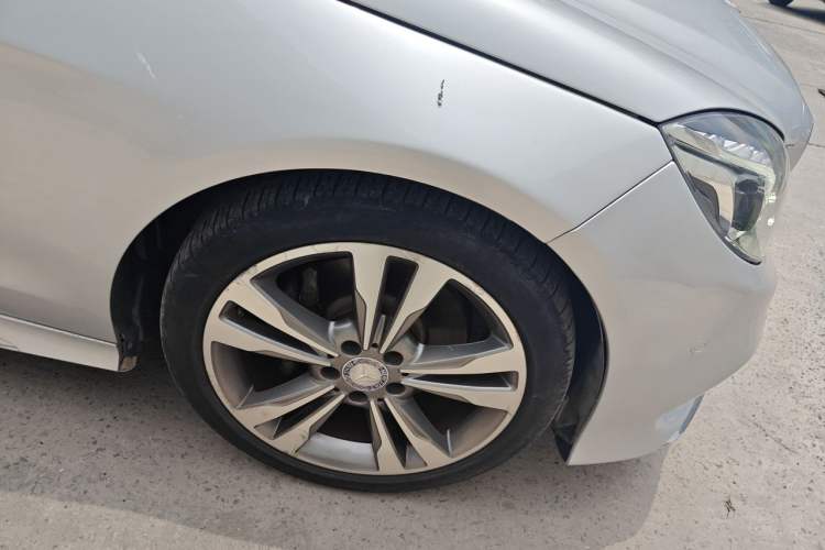 Used Mercedes-Benz E-Class 2014 E 300 L Sport Luxury Edition Right Front Wheel Hub