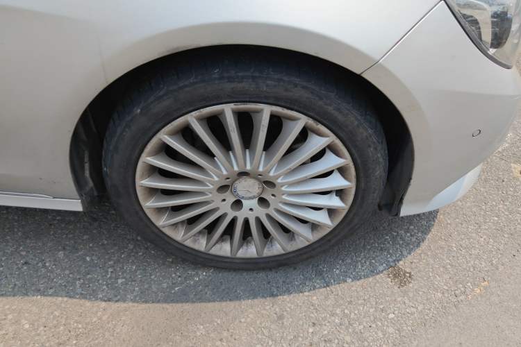Used Mercedes-Benz E-Class 2014 E 260 L Luxury Model Right Front Wheel Hub