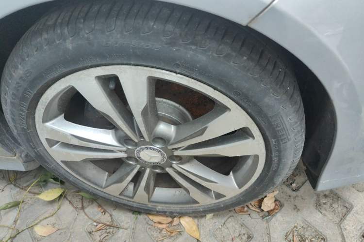 Used Mercedes-Benz E-Class 2014 Restyled E 260 L Sport Edition Right Front Wheel Hub