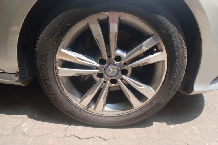 Used Mercedes-Benz E-Class 2014 E 260 L Sport Edition Right Front Wheel Hub