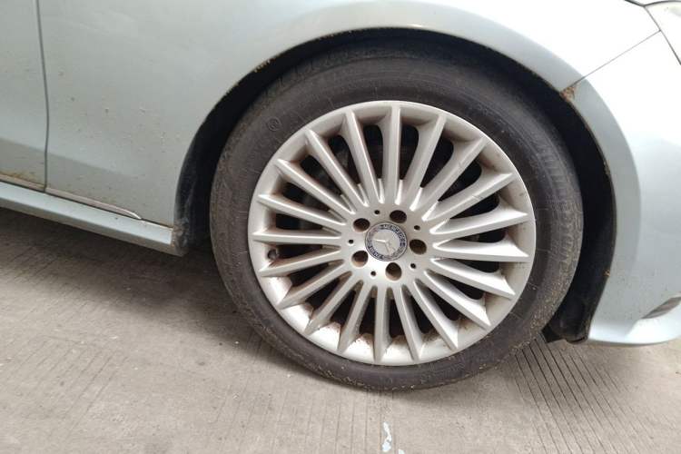 Used Mercedes-Benz E-Class 2014 E 300 L Right Front Wheel Hub