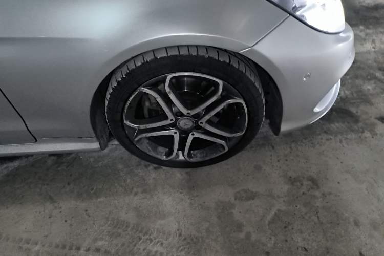 Used Mercedes-Benz E-Class 2014 E 200 Coupe Right Front Wheel Hub