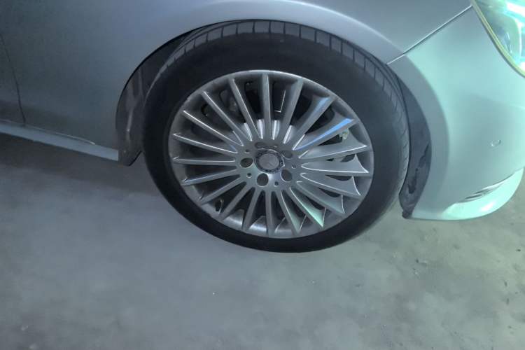 Used Mercedes-Benz E-Class 2014 E 260 L Right Front Wheel Hub