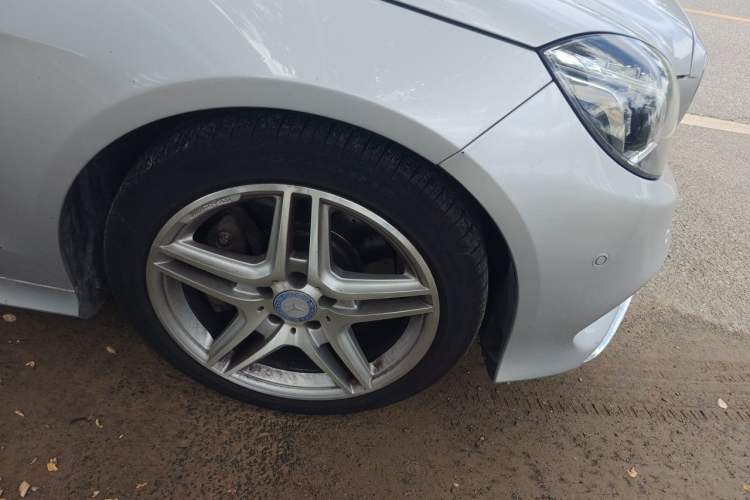 Used Mercedes-Benz E-Class 2014 E 400 L Sport Luxury Edition Right Front Wheel Hub