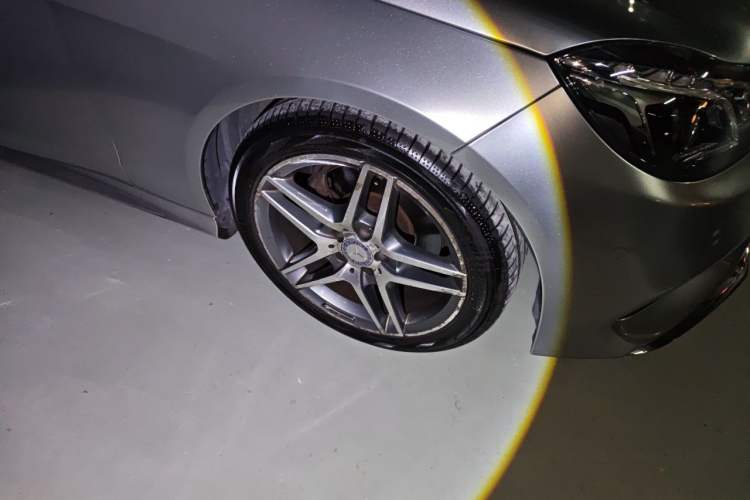 Used Mercedes-Benz E-Class 2014 Revised E 260 L Sport Luxury Edition Right Front Wheel Hub