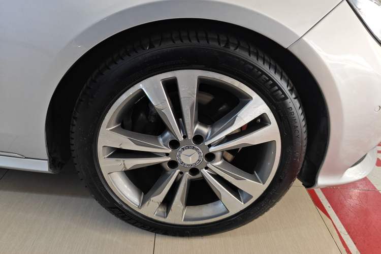 Used Mercedes-Benz E-Class 2014 E 260 L Sport Edition Right Rear Wheel Hub