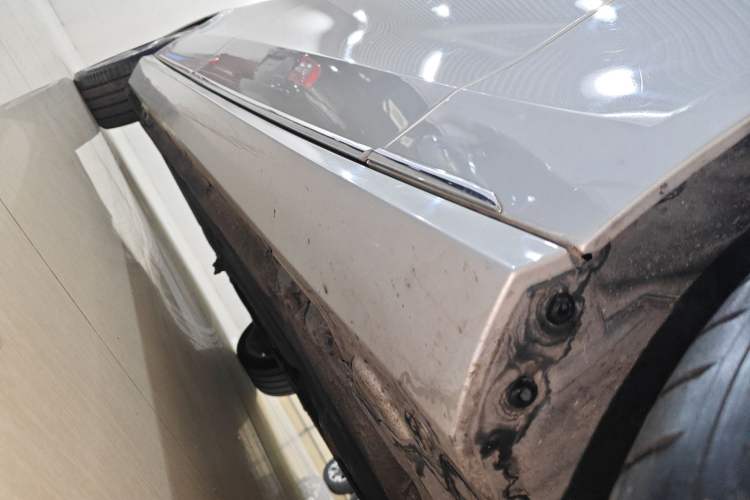 Used Mercedes-Benz E-Class 2014 E 260 L Sport Edition Right Side Sill