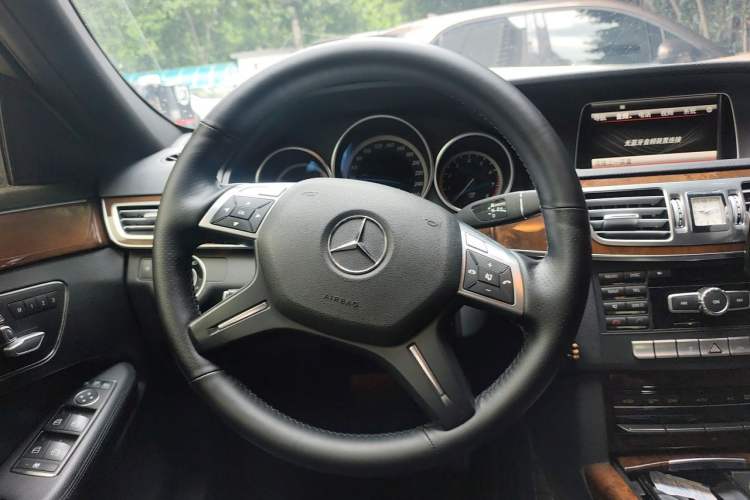 Used Mercedes-Benz E-Class 2014 E 260 L Steering Wheel