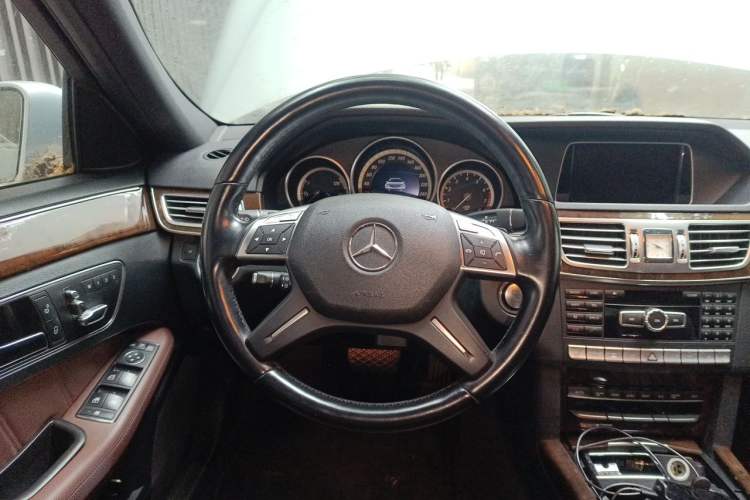 Used Mercedes-Benz E-Class 2014 E 300 L Steering Wheel