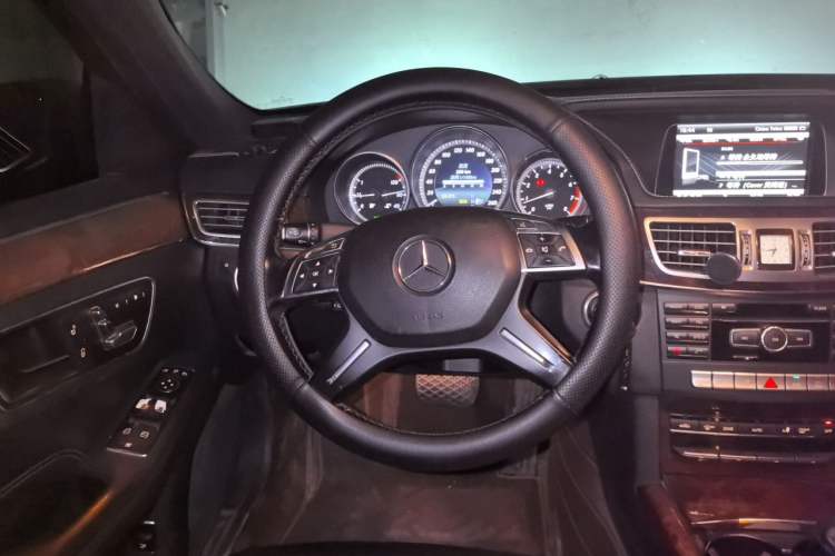Used Mercedes-Benz E-Class 2014 E 260 L Steering Wheel