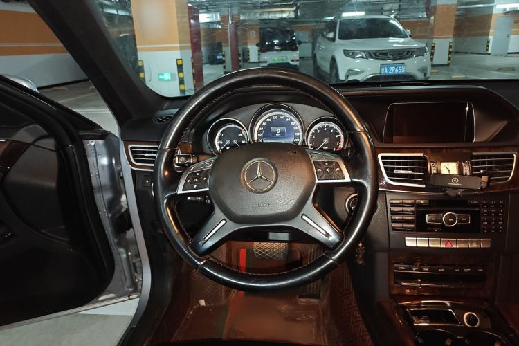 Used Mercedes-Benz E-Class 2014 E 260 L Steering Wheel