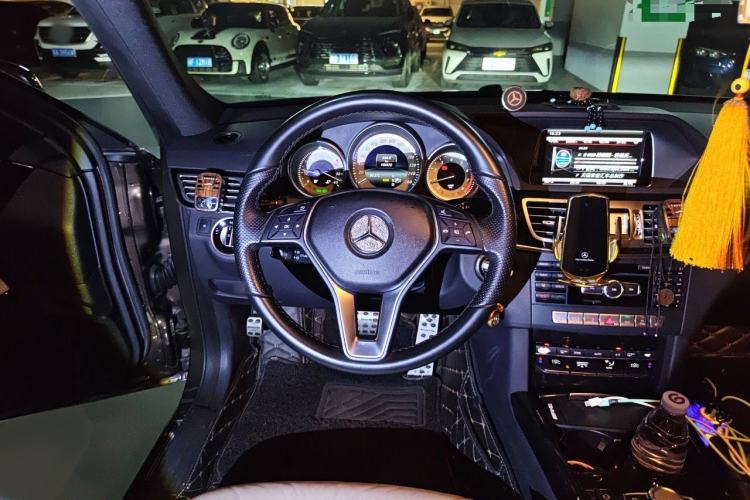 Used Mercedes-Benz E-Class 2014 Revised E 260 L Sport Luxury Edition Steering Wheel