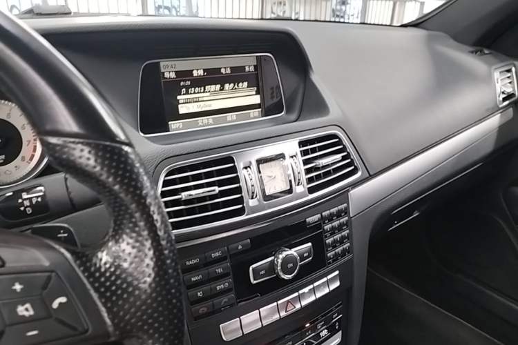 Used Mercedes-Benz E-Class 2014 E 200 Coupe Audio And AC Panel