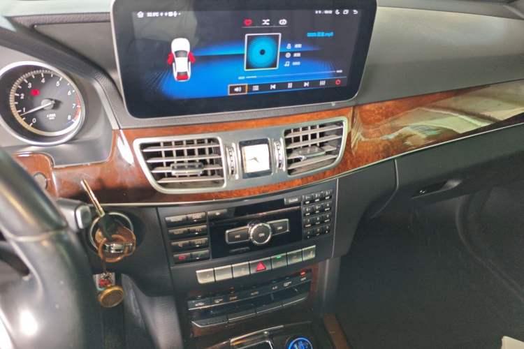 Used Mercedes-Benz E-Class 2014 E 260 L Luxury Model Audio And AC Panel