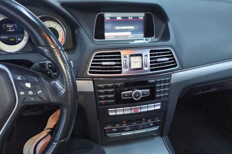 Used Mercedes-Benz E-Class 2014 E 200 Coupe Audio And AC Panel