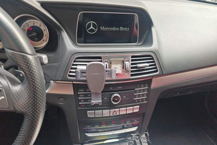 Used Mercedes-Benz E-Class 2014 E 200 Coupe Audio And AC Panel
