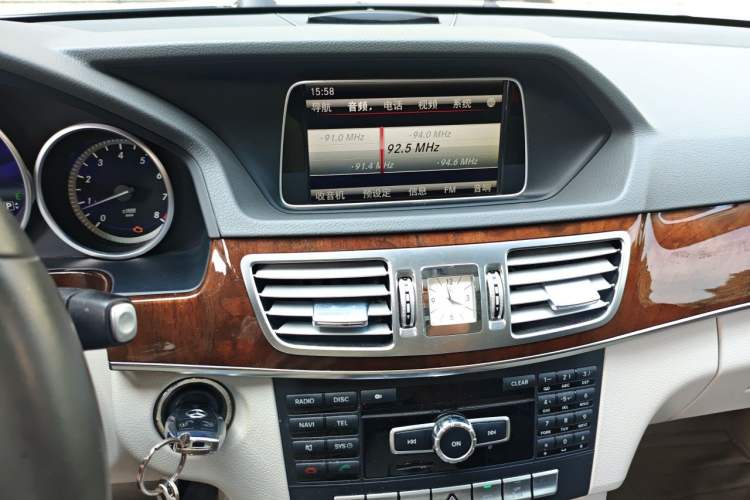 Used Mercedes-Benz E-Class 2014 E 260 L Audio And AC Panel