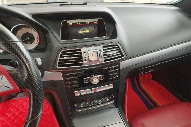 Used Mercedes-Benz E-Class 2014 E 200 Coupe Audio And AC Panel