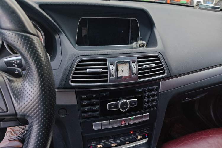 Used Mercedes-Benz E-Class 2014 E 200 Coupe Audio And AC Panel