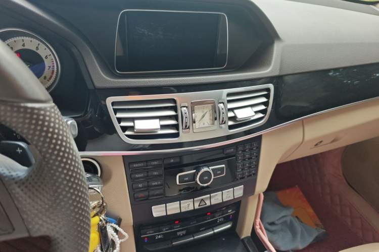 Used Mercedes-Benz E-Class 2014 Restyled E 260 L Sport Edition Audio And AC Panel