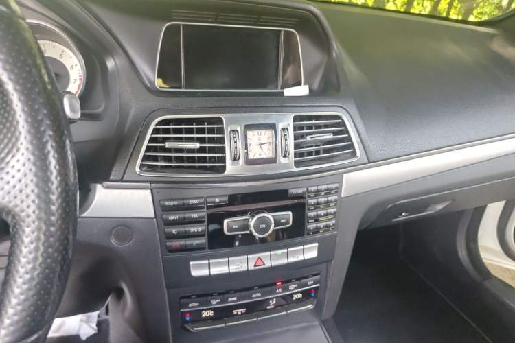 Used Mercedes-Benz E-Class 2014 E 200 Coupe Audio And AC Panel