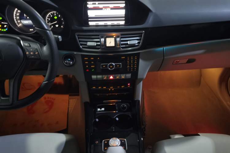 Used Mercedes-Benz E-Class 2014 E 260 L Sport Edition Audio And AC Panel