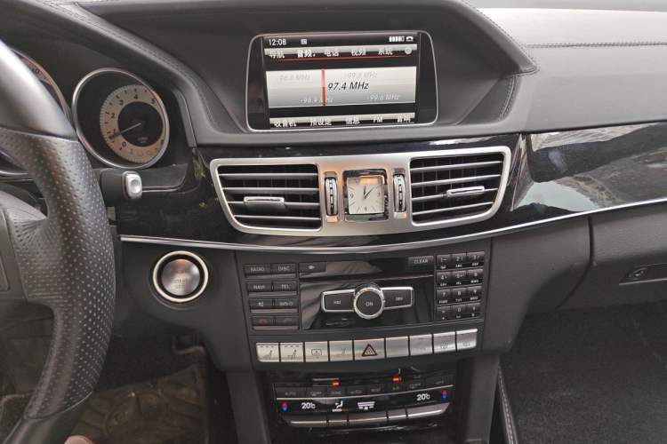 Used Mercedes-Benz E-Class 2014 Restyled E 300 L Sport Luxury Edition Audio And AC Panel