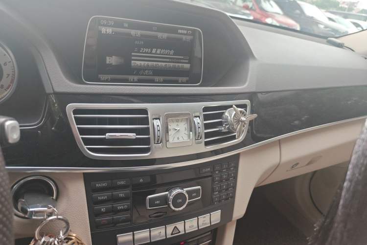 Used Mercedes-Benz E-Class 2014 E 260 L Sport Edition Audio And AC Panel