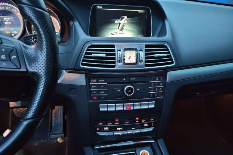 Used Mercedes-Benz E-Class 2014 E 200 Coupe Audio And AC Panel