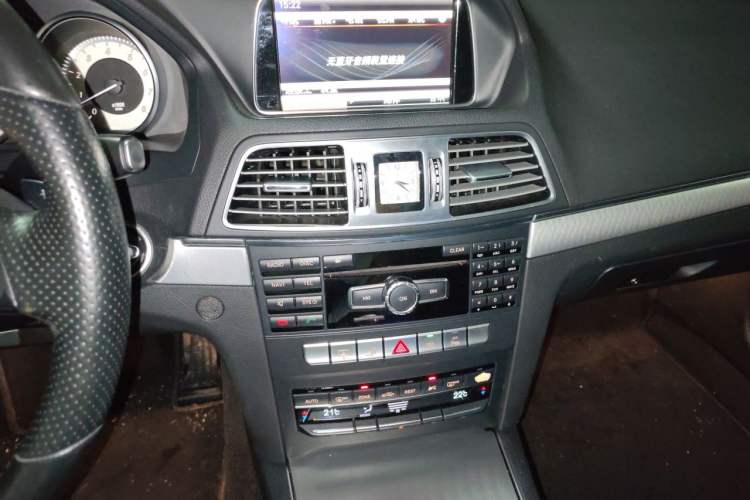 Used Mercedes-Benz E-Class 2014 E 320 Coupe Audio And AC Panel