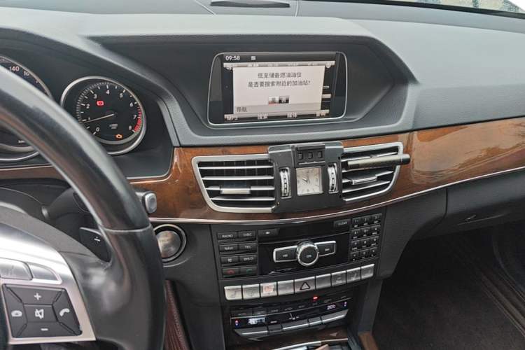 Used Mercedes-Benz E-Class 2014 E 300 L Audio And AC Panel