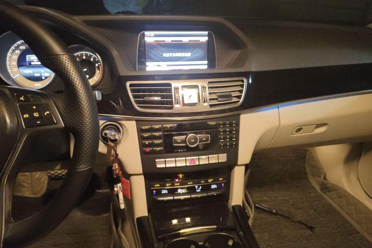 Used Mercedes-Benz E-Class 2014 Restyled E 260 L Sport Edition Audio And AC Panel