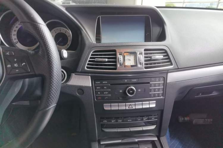 Used Mercedes-Benz E-Class 2014 E 200 Coupe Audio And AC Panel