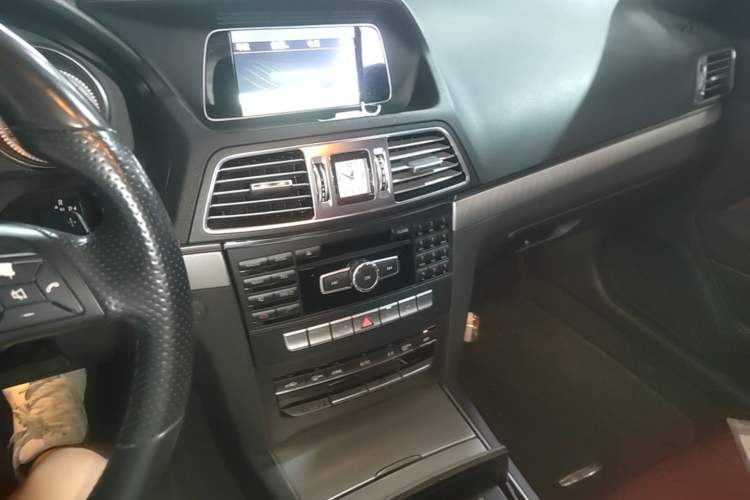 Used Mercedes-Benz E-Class 2014 E 200 Coupe Audio And AC Panel