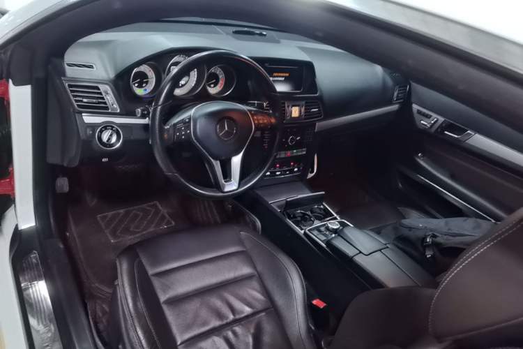 Used Mercedes-Benz E-Class 2014 E 260 Coupe Center Console