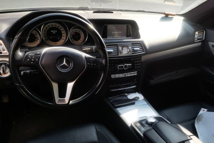 Used Mercedes-Benz E-Class 2014 E 200 Coupe Center Console